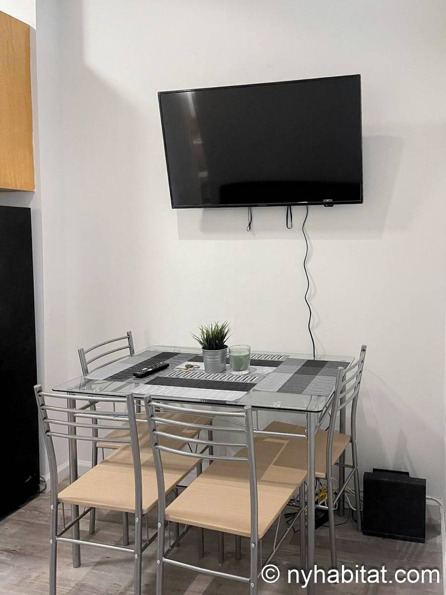 Living room - Photo 4 of 4