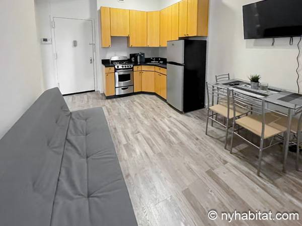 Living room - Photo 3 of 4