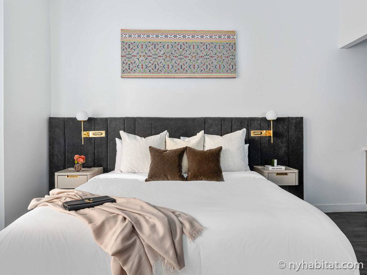 Living room - Photo 3 of 12