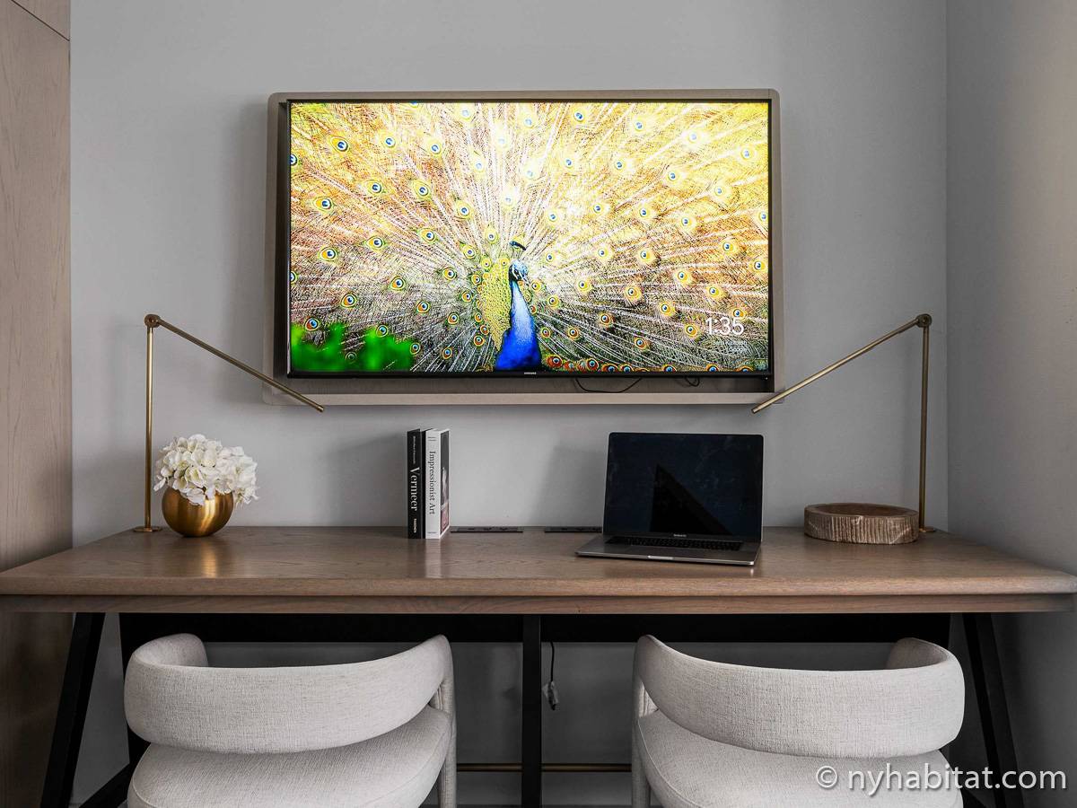 Living room - Photo 11 of 12