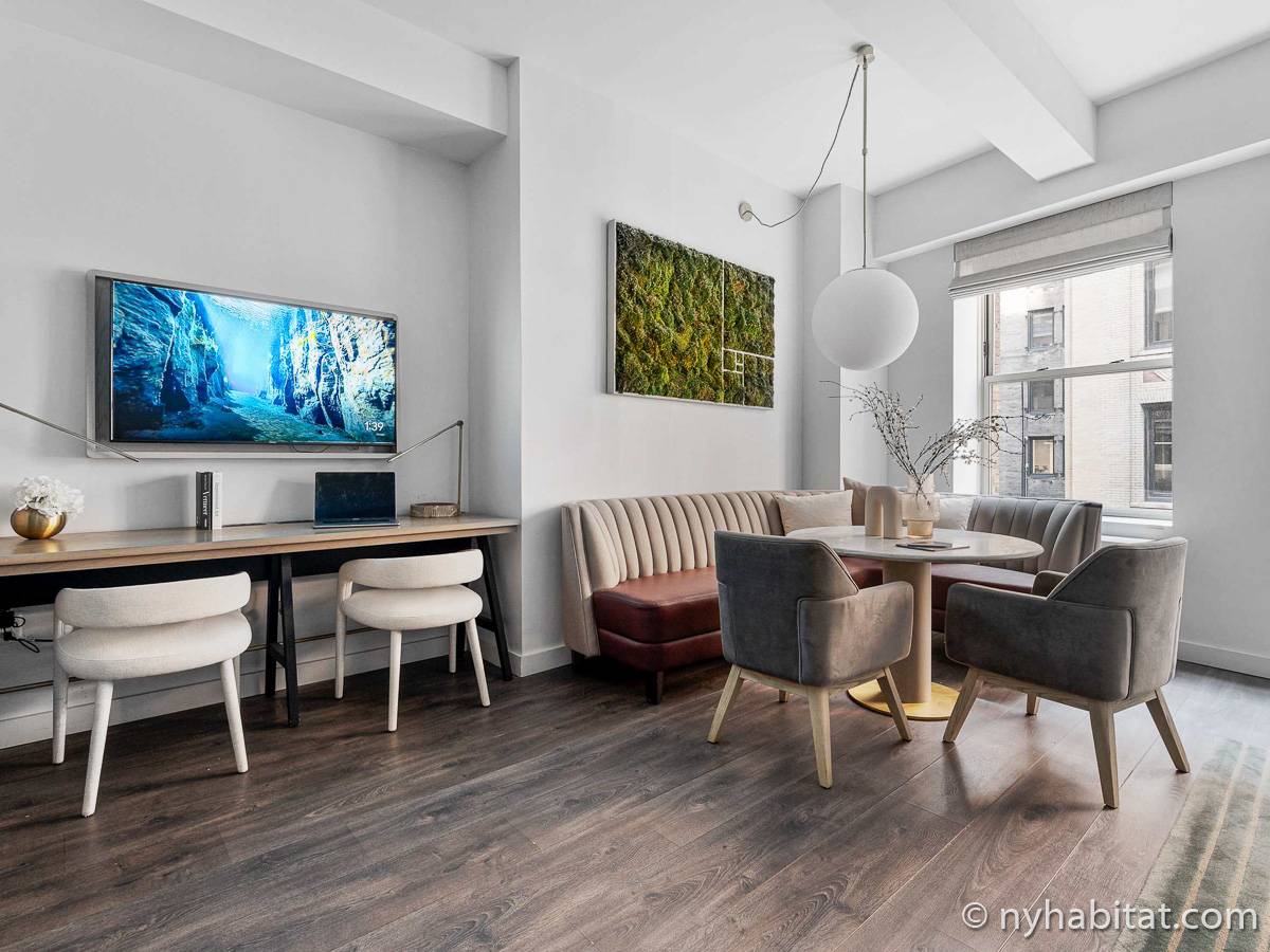 Living room - Photo 6 of 12