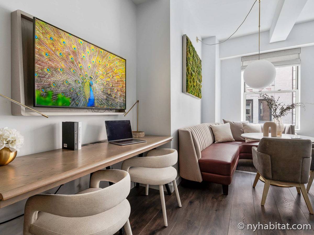 Living room - Photo 9 of 12