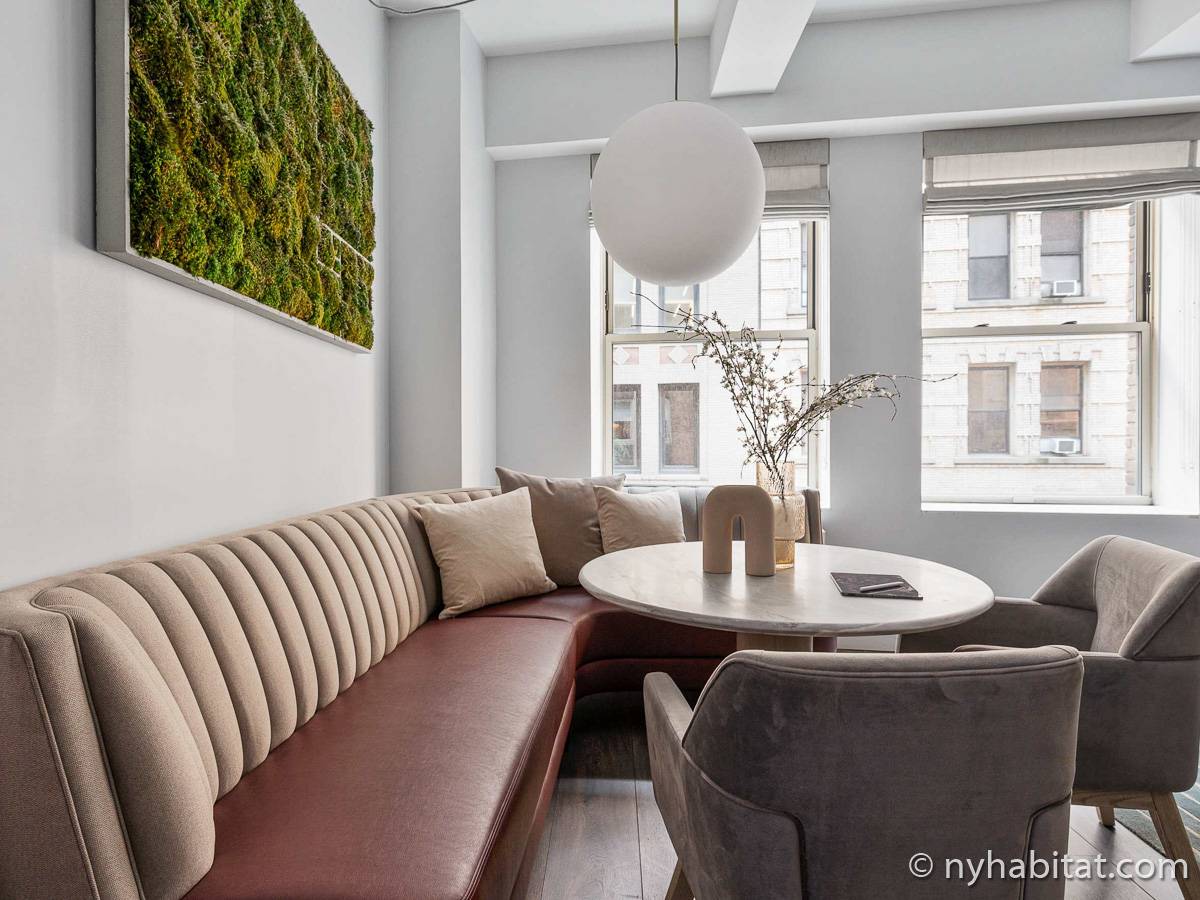 Living room - Photo 7 of 12