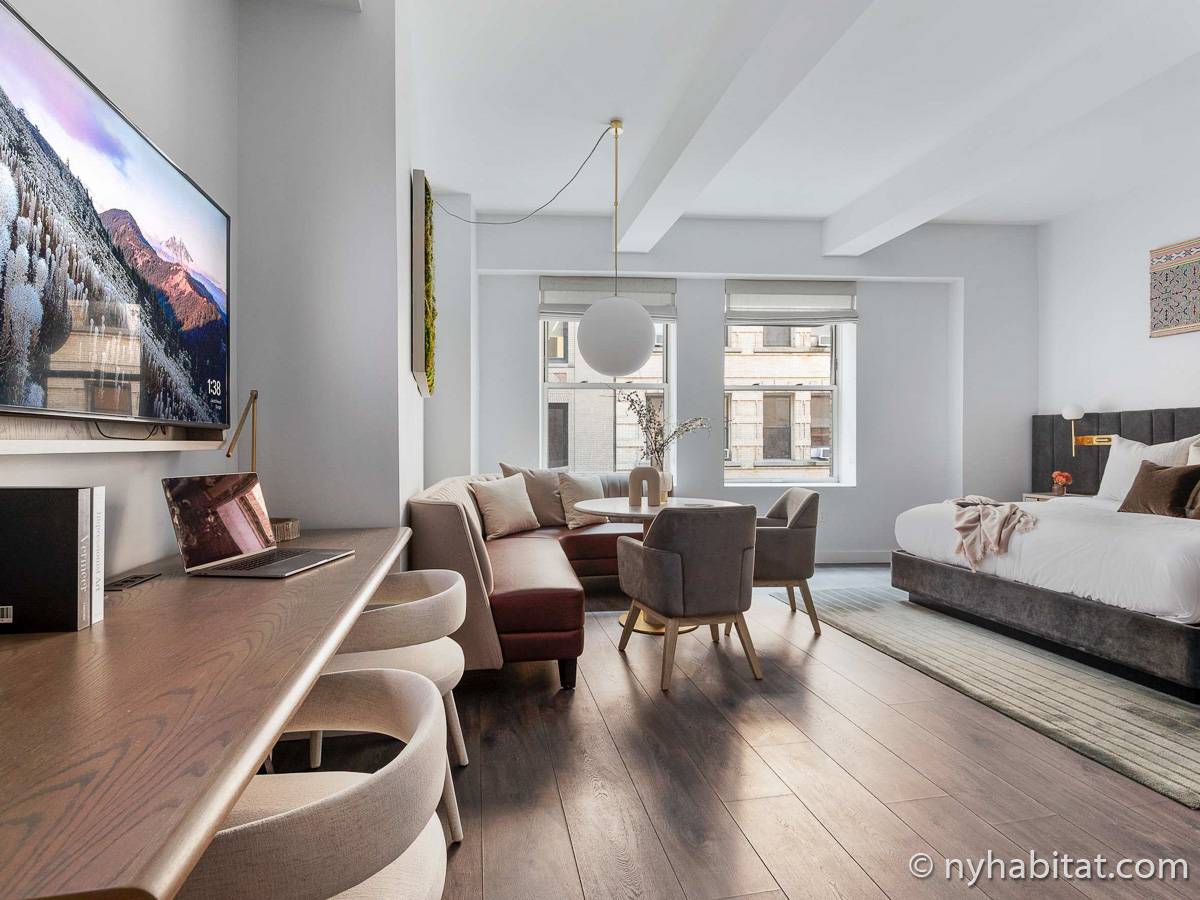 Living room - Photo 10 of 12