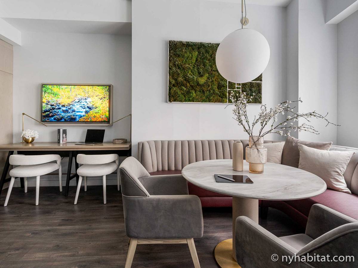 Living room - Photo 8 of 12