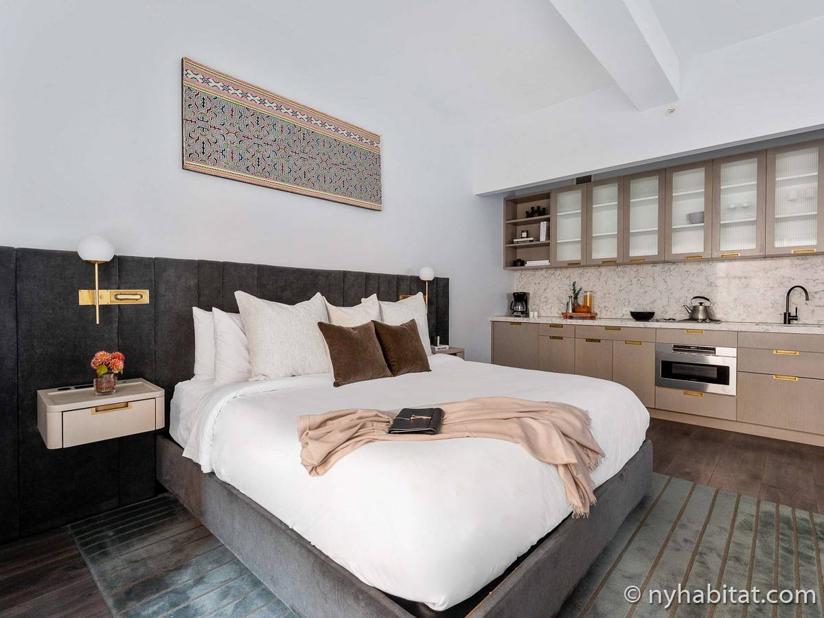 Living room - Photo 4 of 12