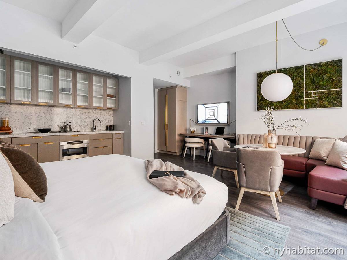 Living room - Photo 5 of 12