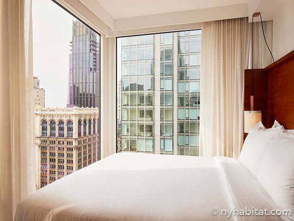 Living room - Photo 3 of 4