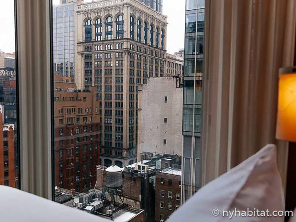 Living room - Photo 3 of 4