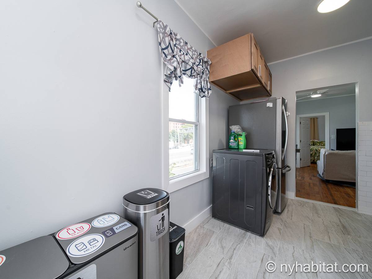 Kitchen - Photo 3 of 5