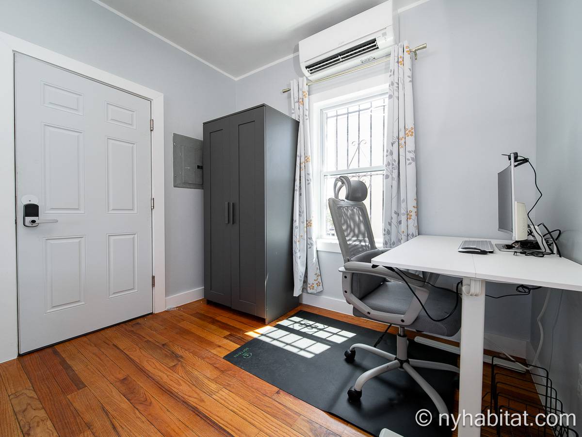 Living room - Photo 5 of 5