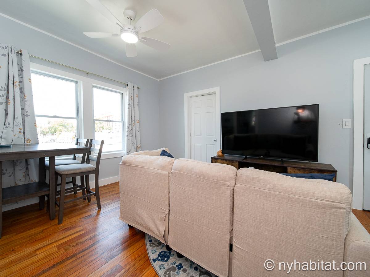 Living room - Photo 3 of 5