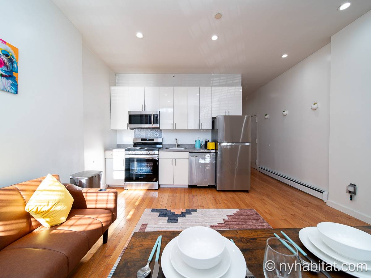 Living room - Photo 5 of 6