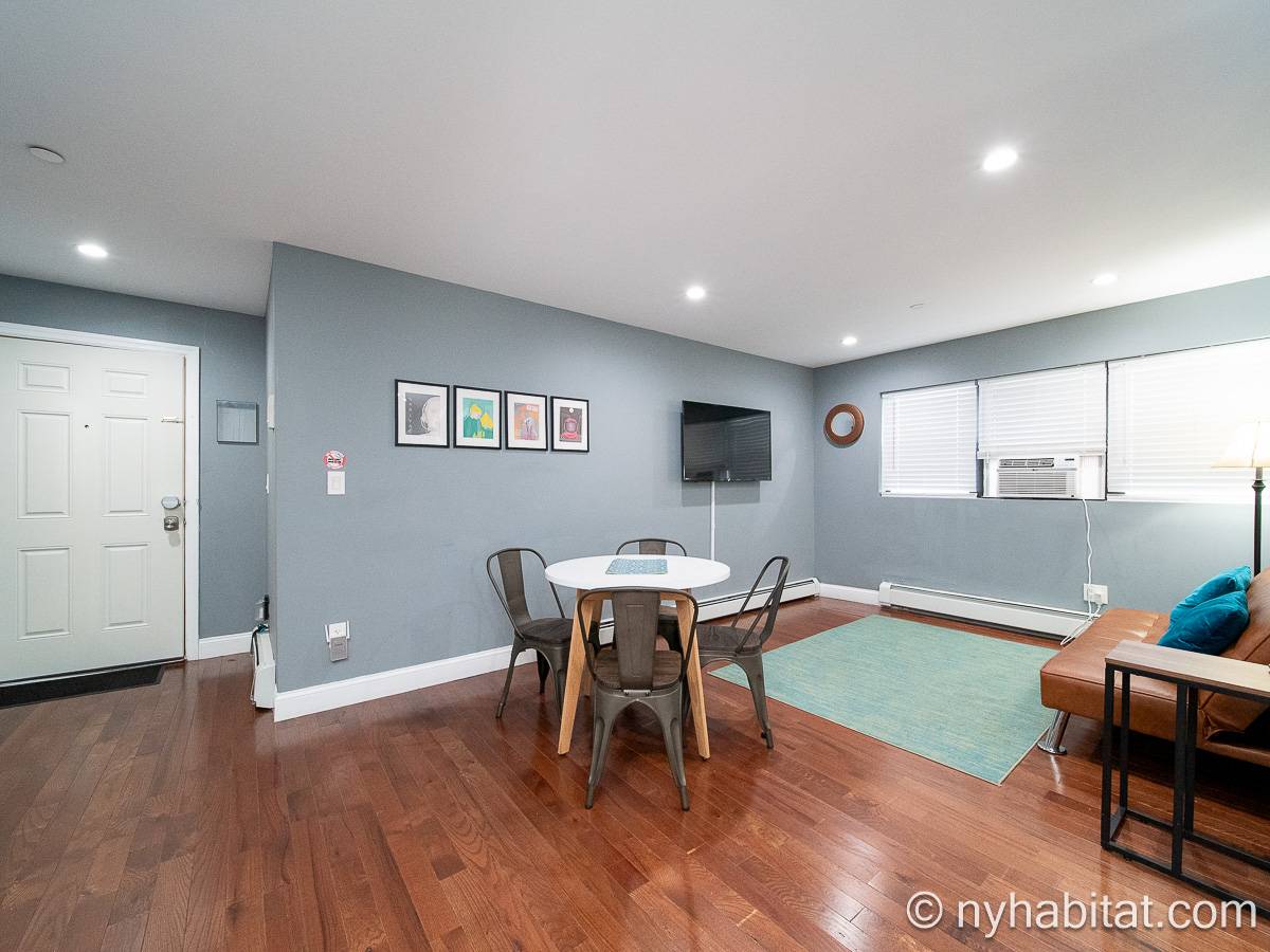 Living room - Photo 5 of 5