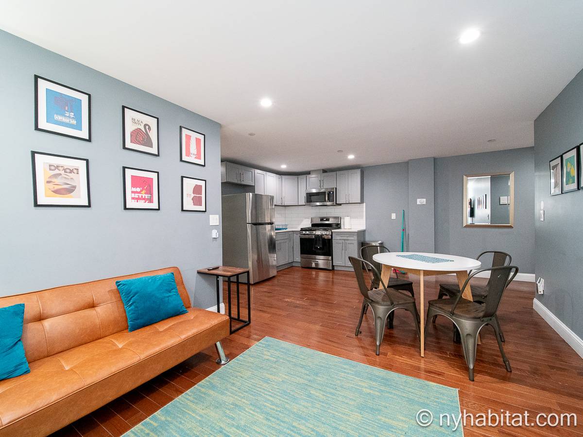 Living room - Photo 3 of 5