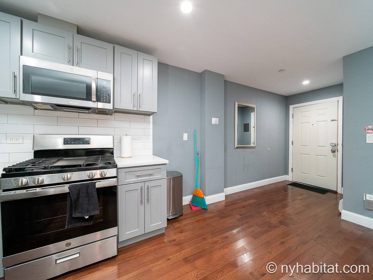 Kitchen - Photo 3 of 4