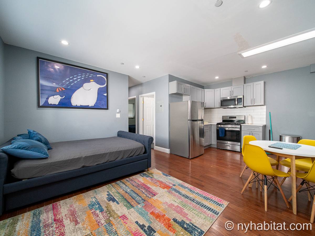 Living room - Photo 4 of 5