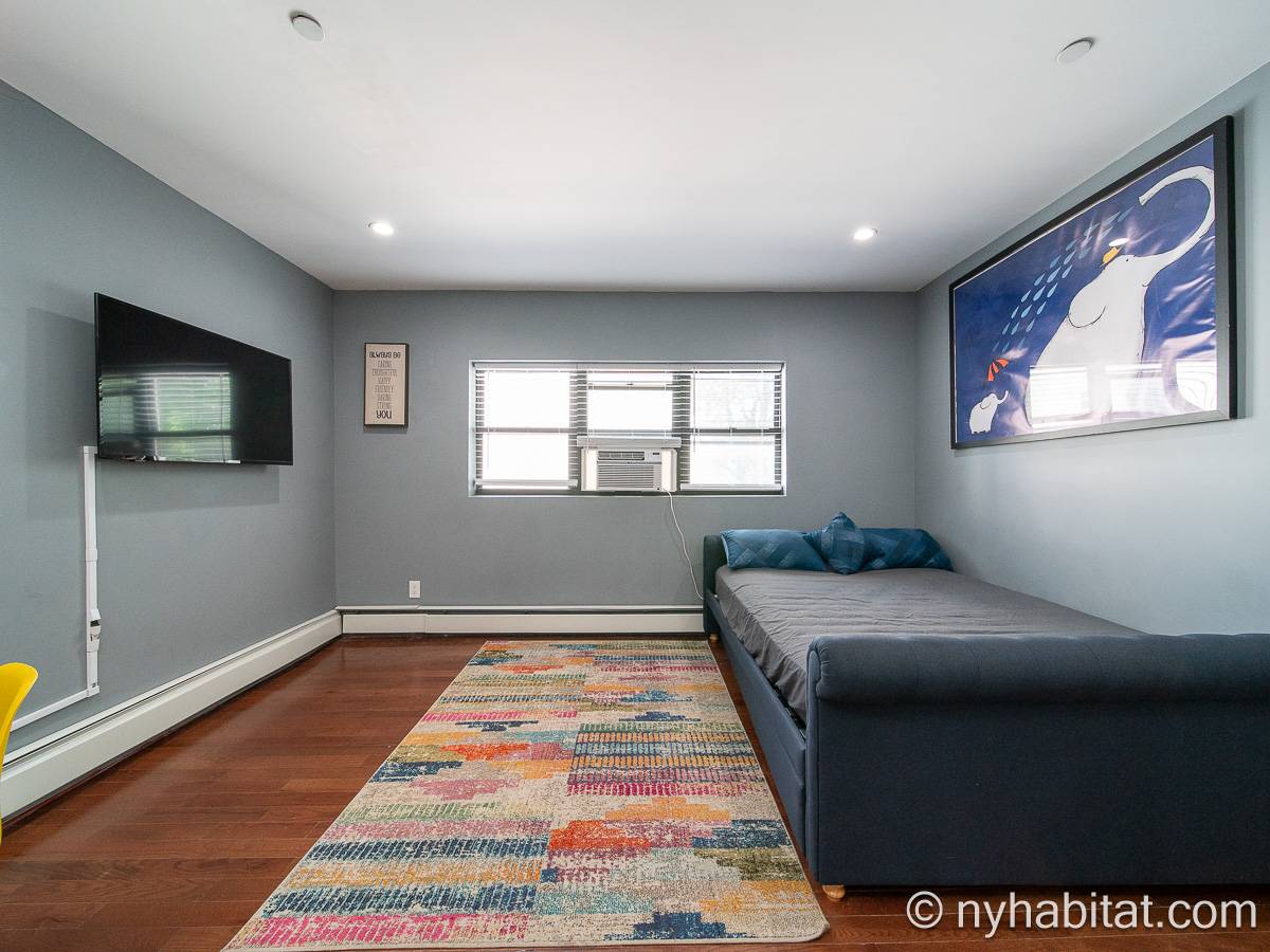 Living room - Photo 2 of 5