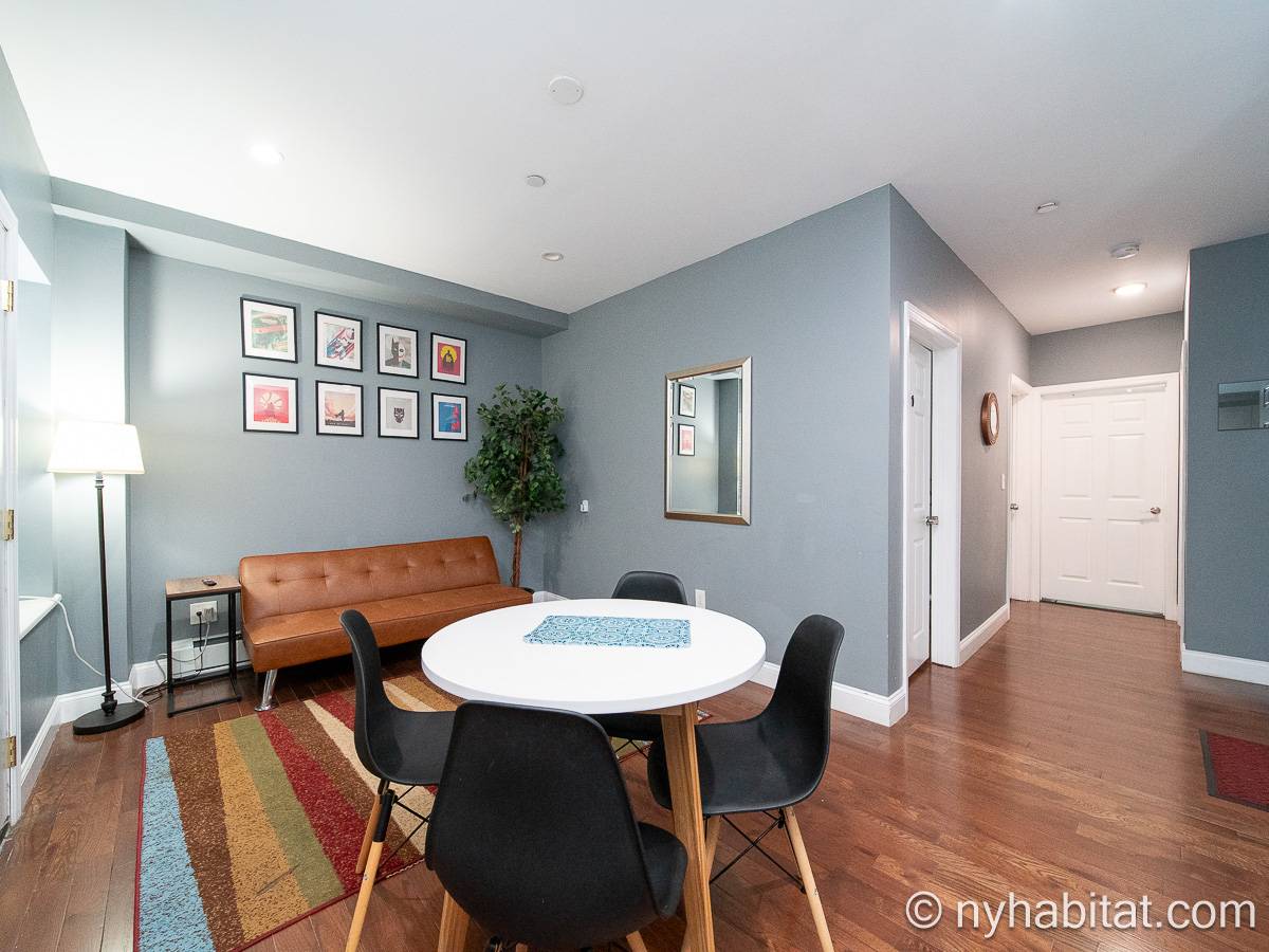 Living room - Photo 4 of 5