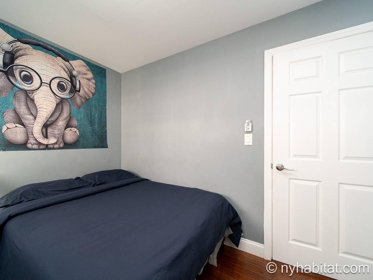 Bedroom - Photo 2 of 4