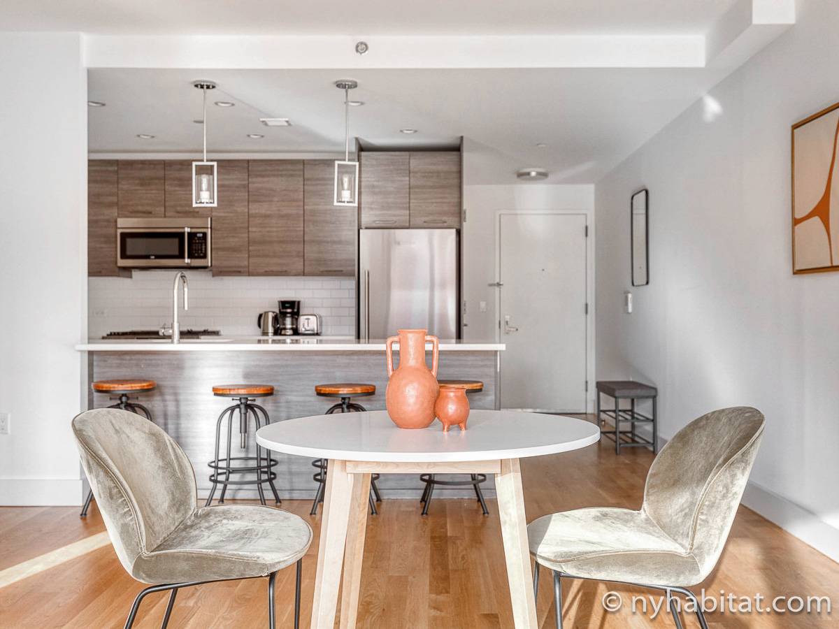 Living room - Photo 4 of 5