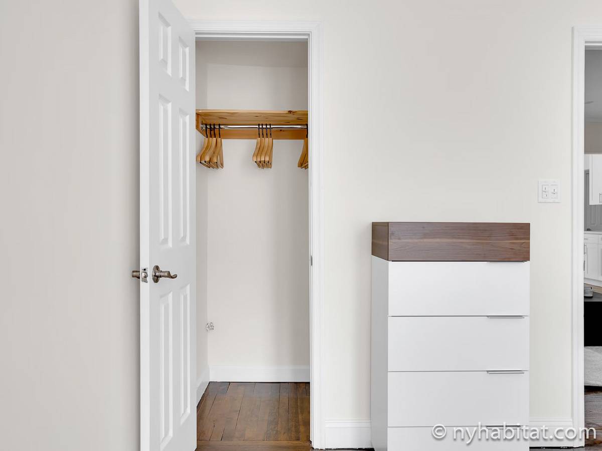 Camera 2 - Photo 3 di 3