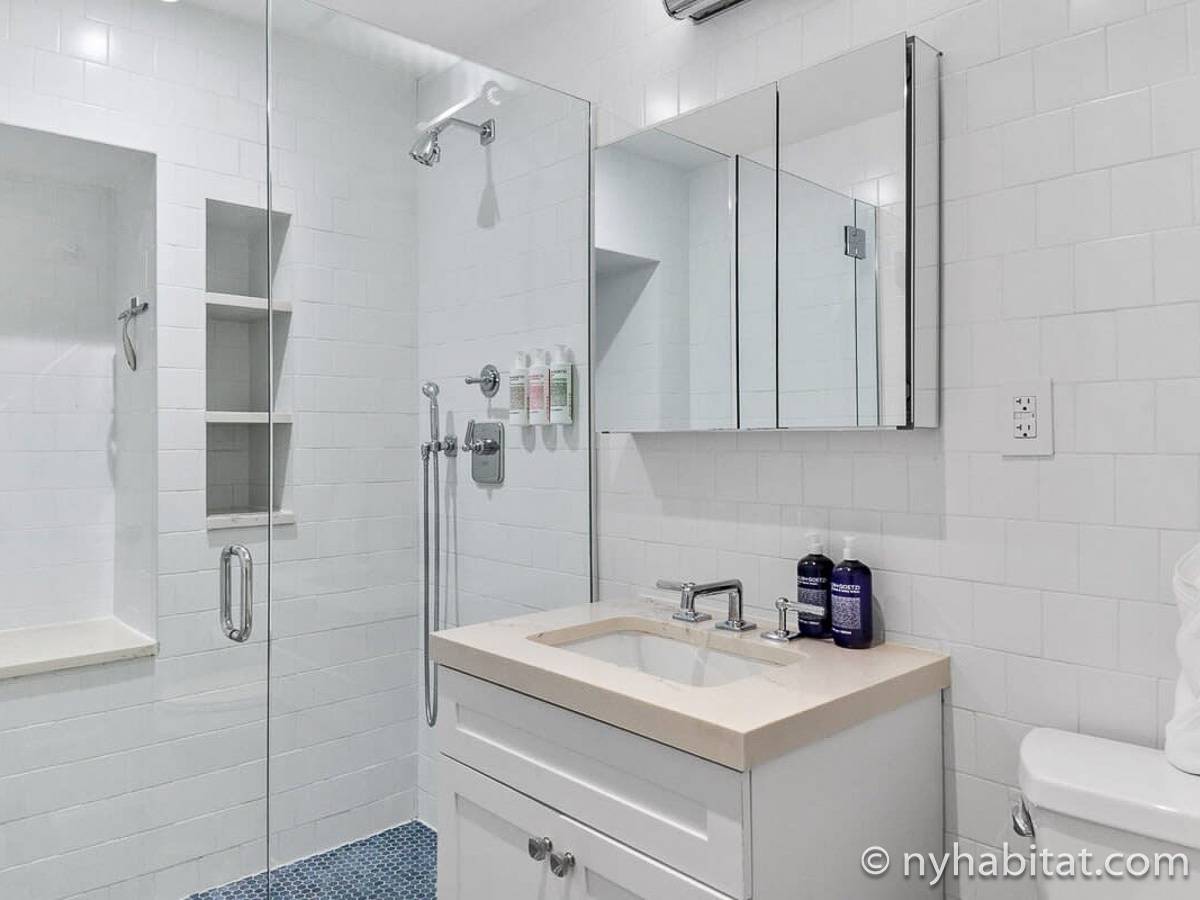 Badezimmer 1 - Photo 2 von 3