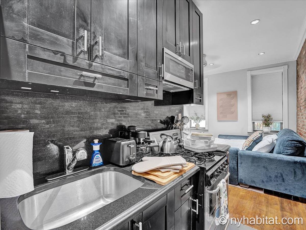 Kitchen - Photo 3 of 5