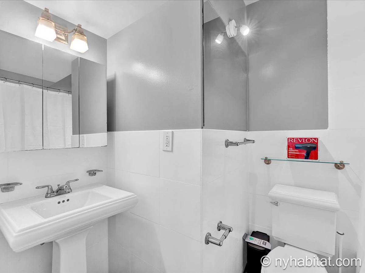 Bathroom 1 - Photo 1 of 3