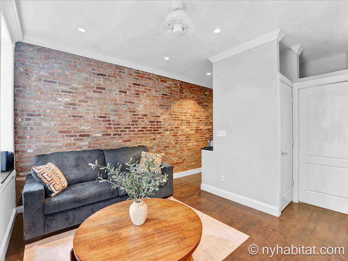 Living room 1 - Photo 4 of 6