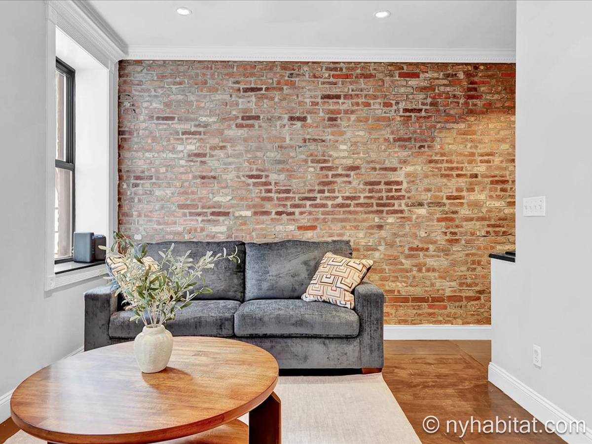 Living room 1 - Photo 3 of 6