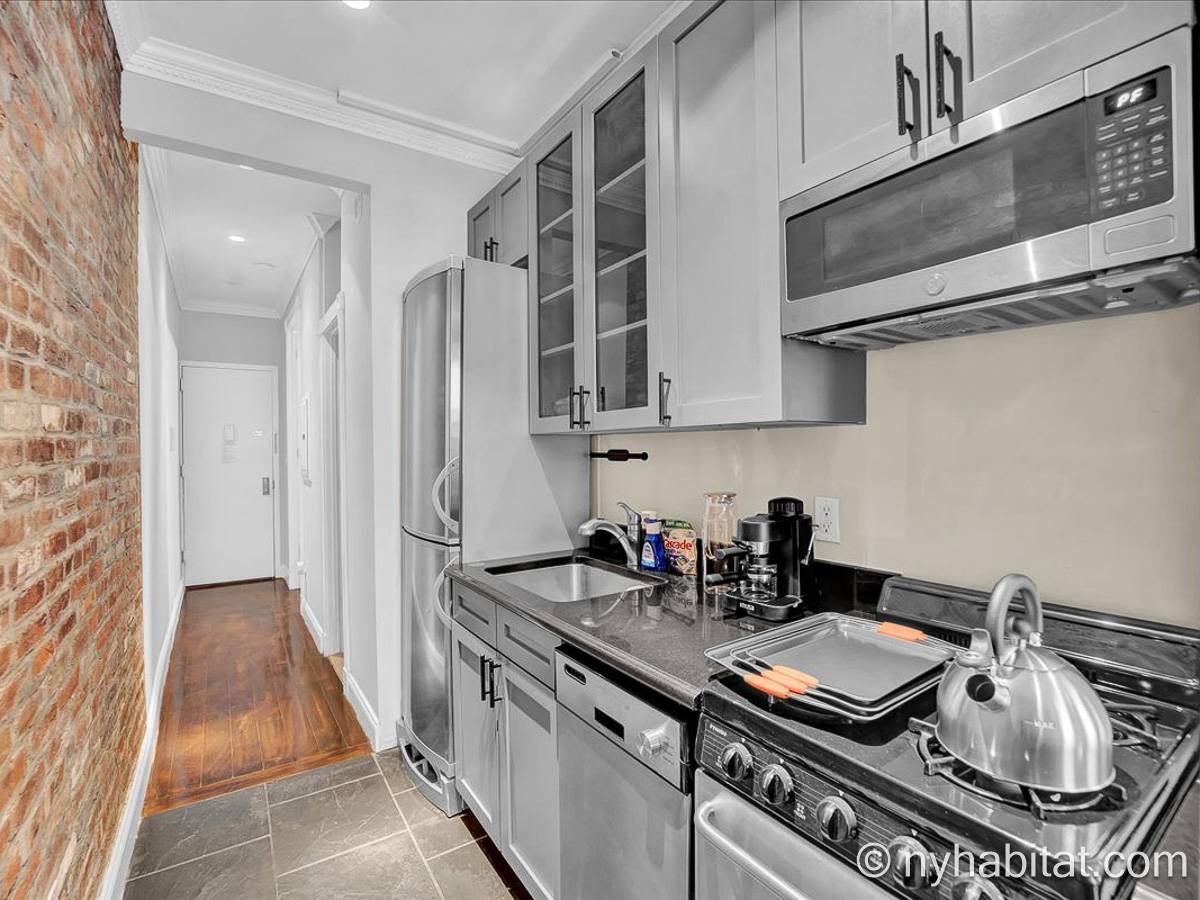 Kitchen - Photo 3 of 4