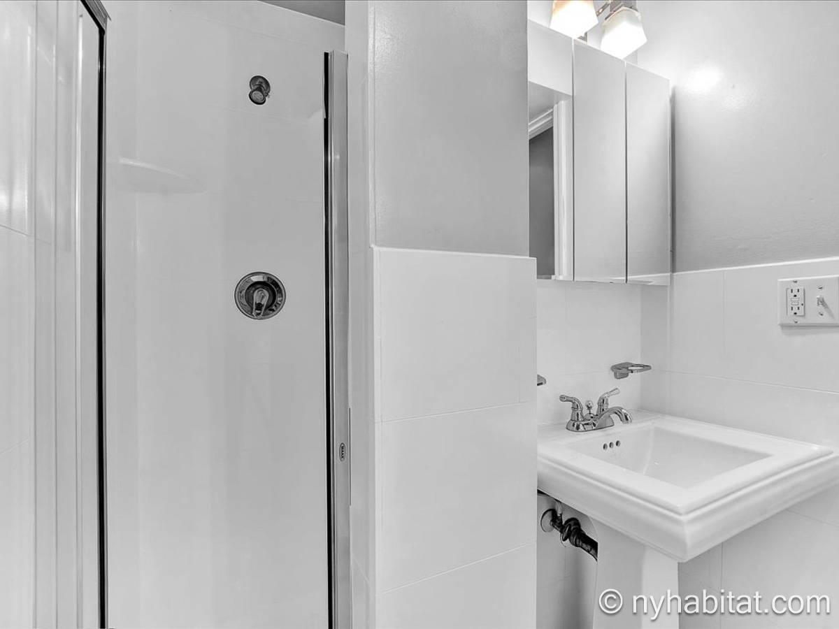 Bathroom 2 - Photo 2 of 3