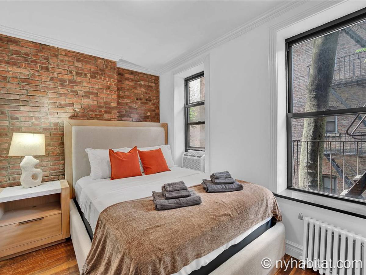 Bedroom - Photo 2 of 3