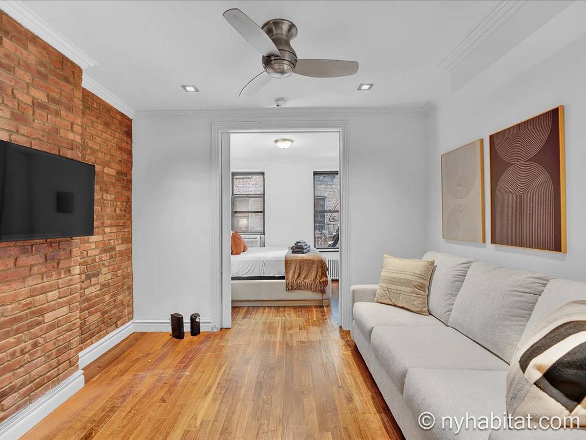 Living room - Photo 4 of 5