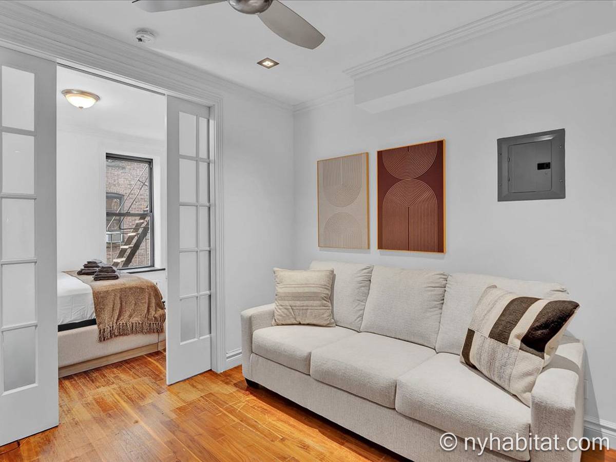 Living room - Photo 3 of 5