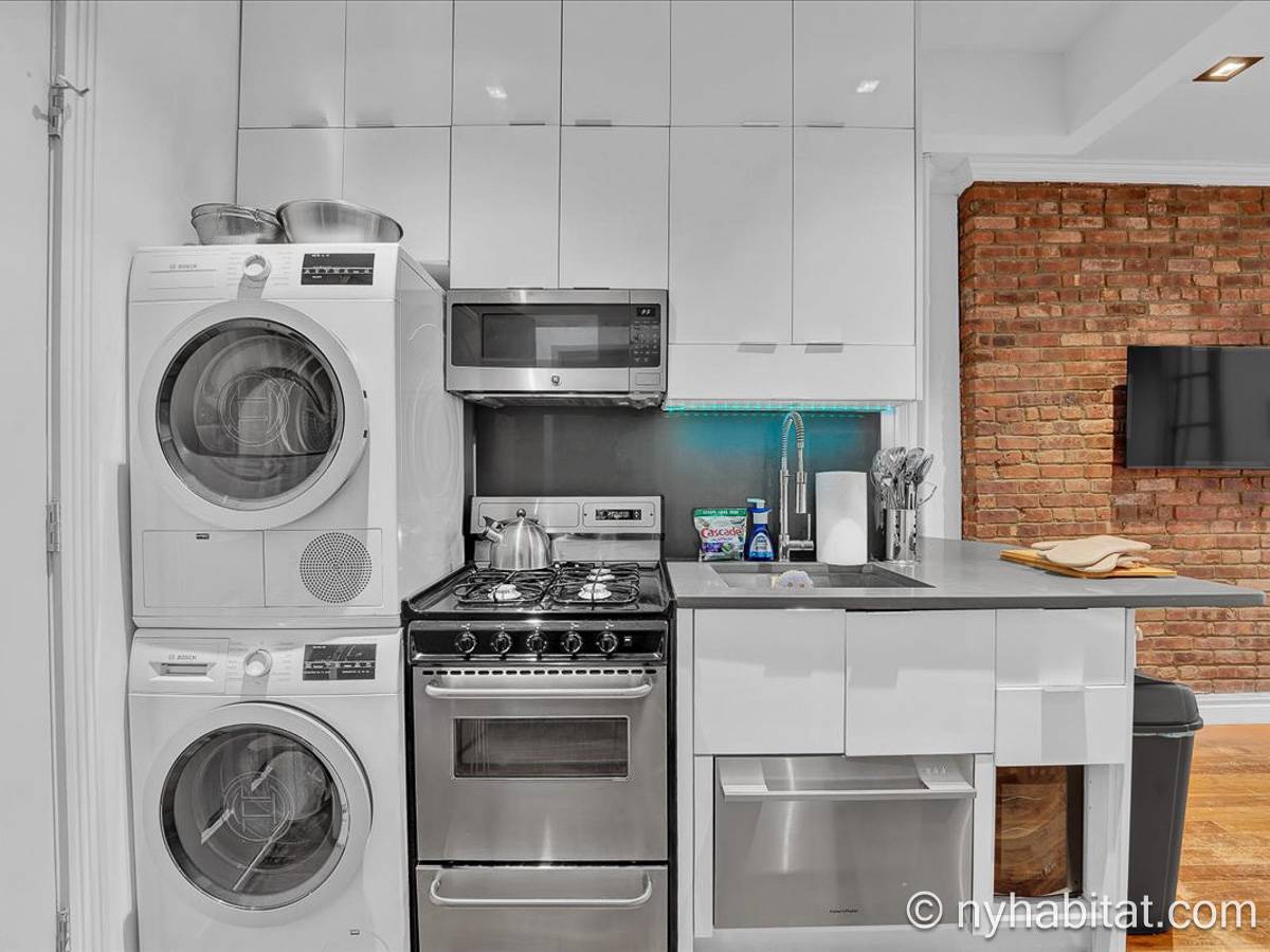 Kitchen - Photo 3 of 5