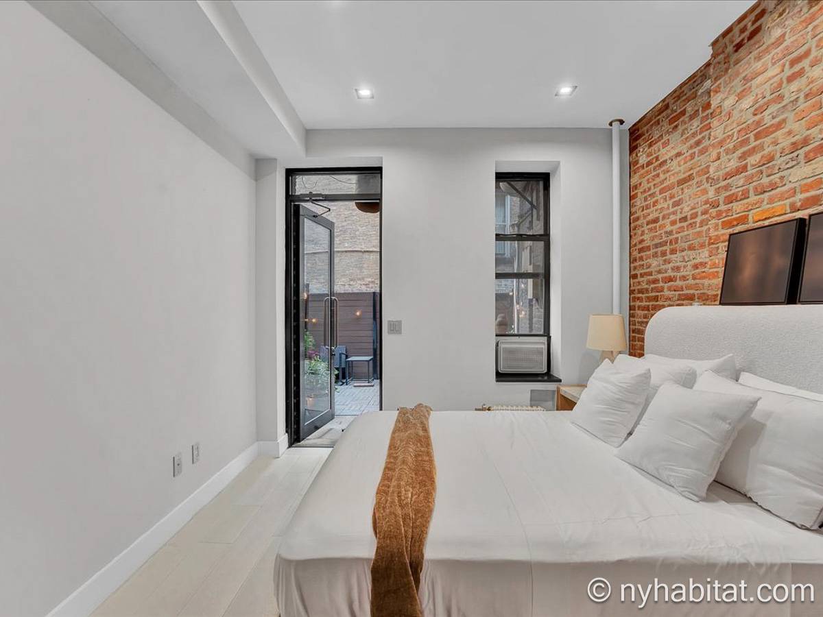 Bedroom - Photo 2 of 7