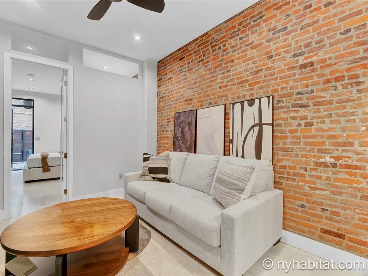 Living room - Photo 3 of 5