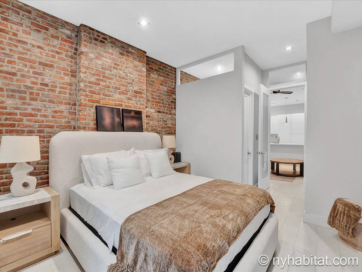 Bedroom - Photo 3 of 7