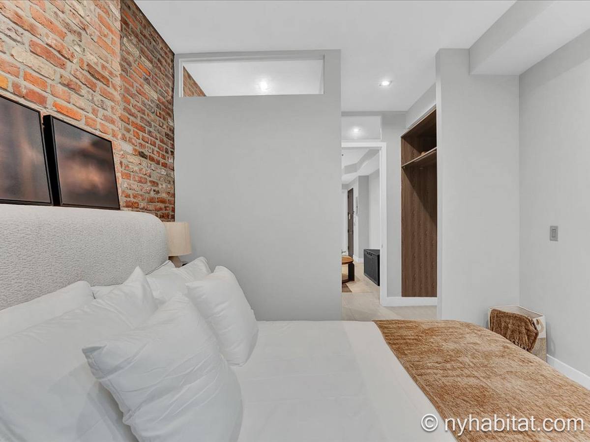 Bedroom - Photo 4 of 7