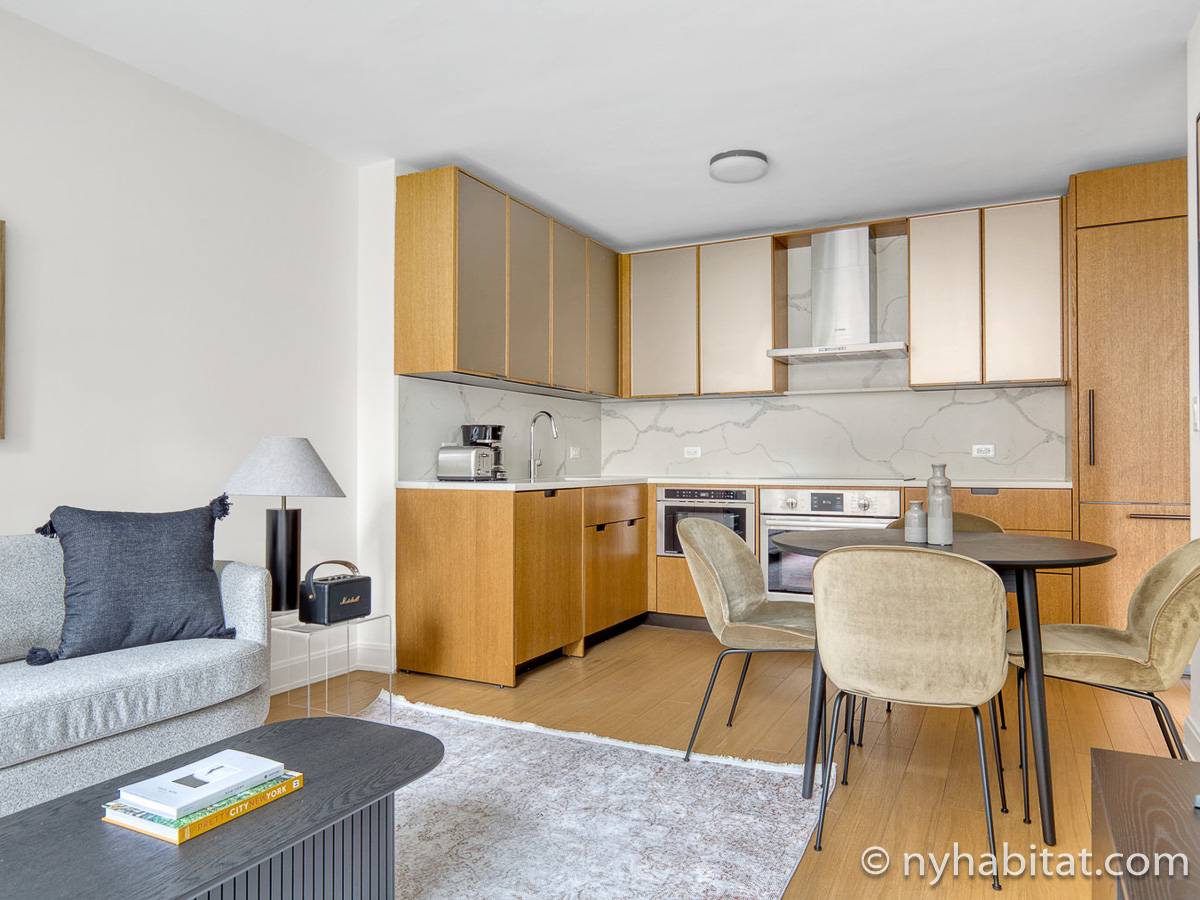 Living room - Photo 3 of 5