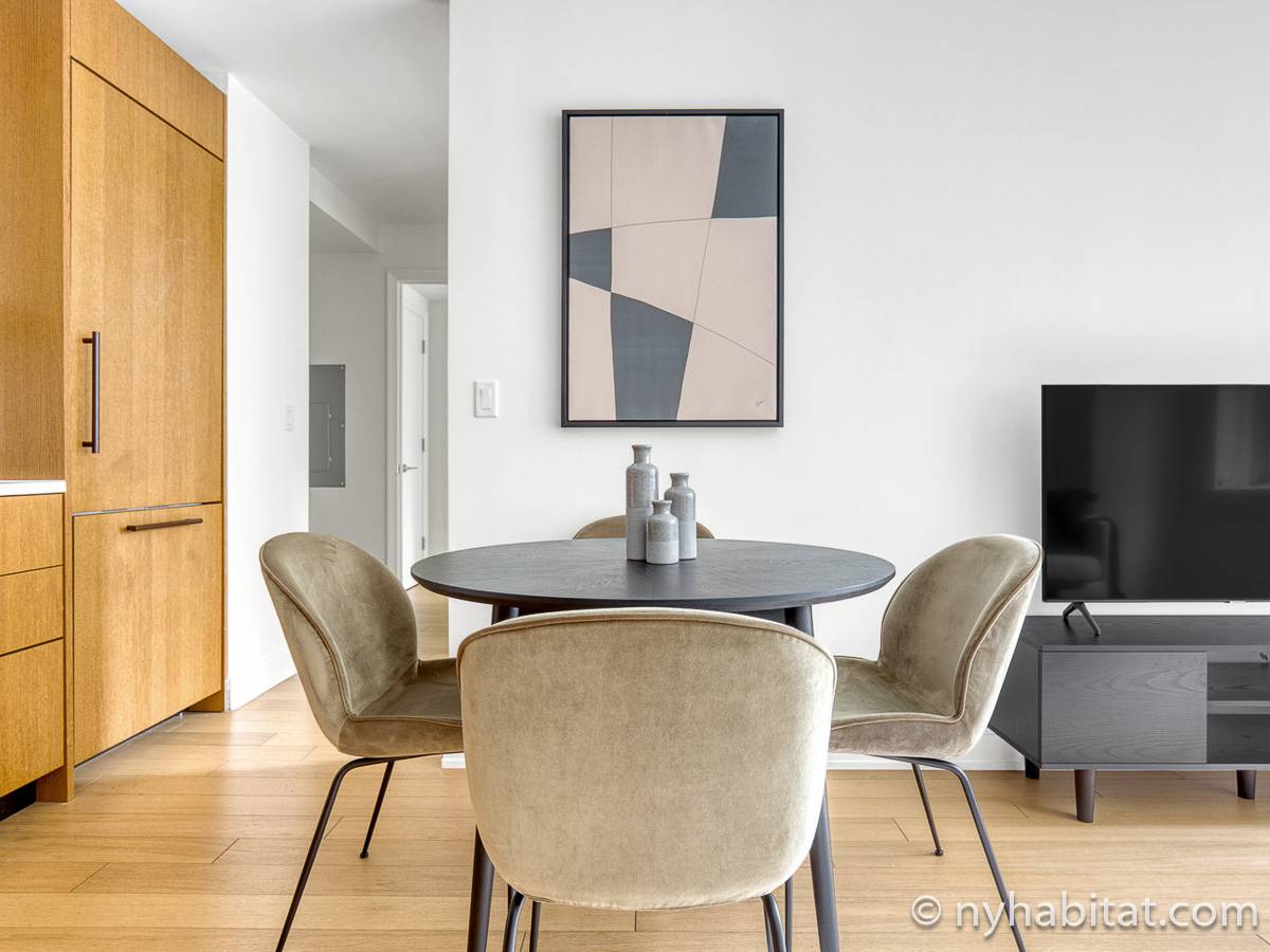 Living room - Photo 4 of 5