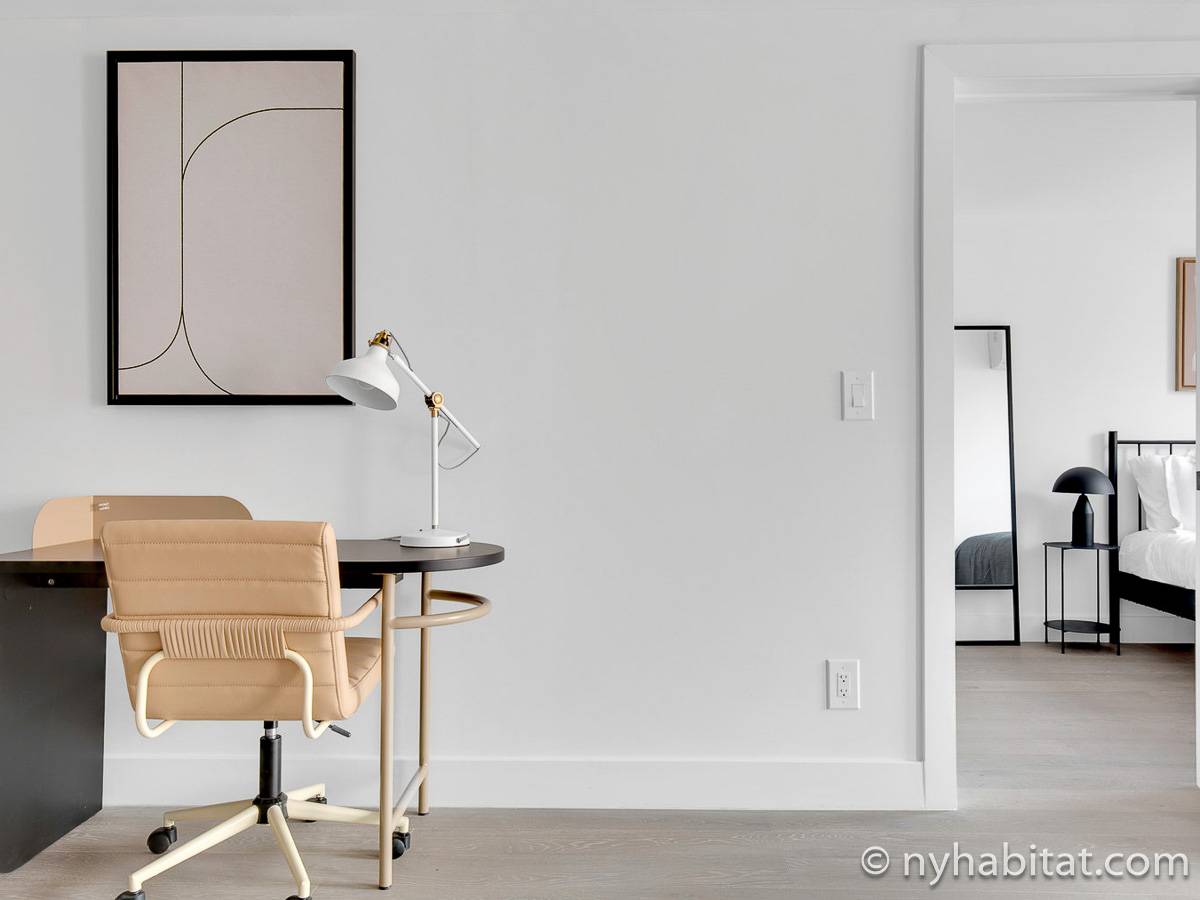 Living room - Photo 5 of 6