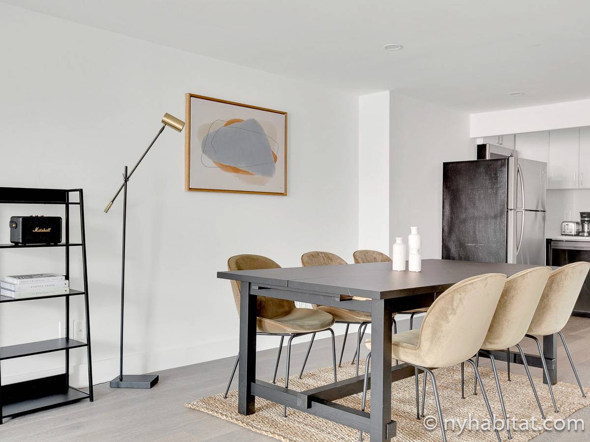 Living room - Photo 3 of 6