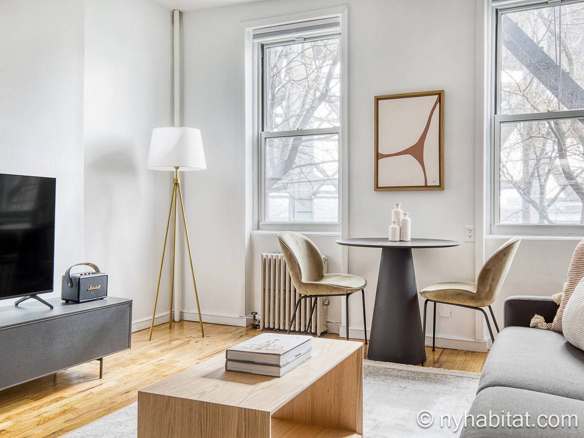 Living room - Photo 3 of 4