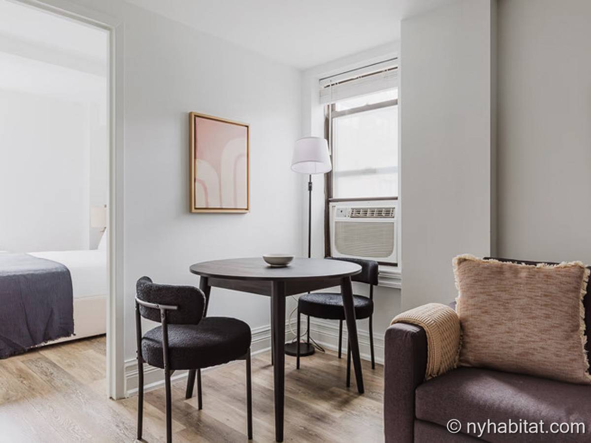 Living room - Photo 3 of 4