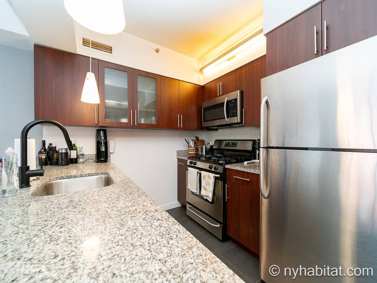 Kitchen - Photo 3 of 5