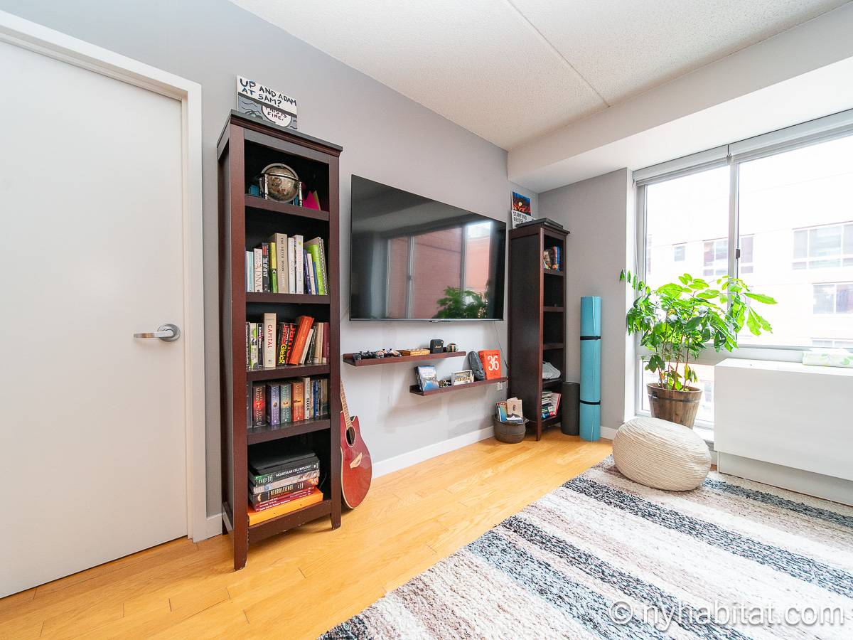 Living room - Photo 3 of 5