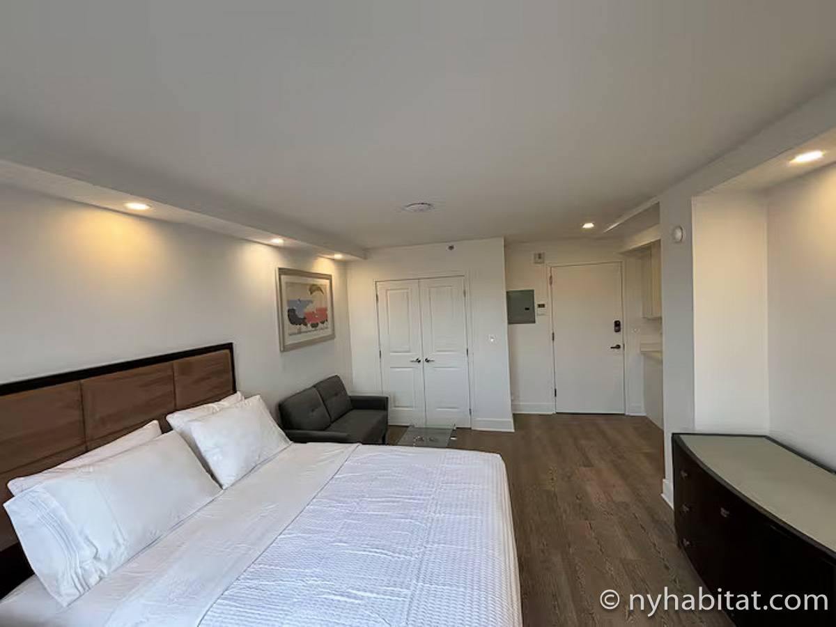 Living room - Photo 5 of 6